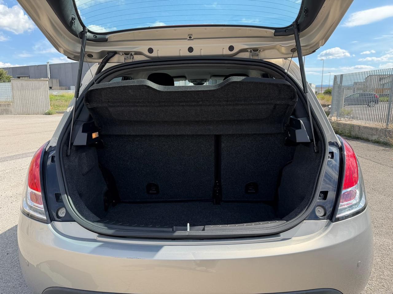 Lancia Ypsilon 100000 KM GARANZIA 12 MESI