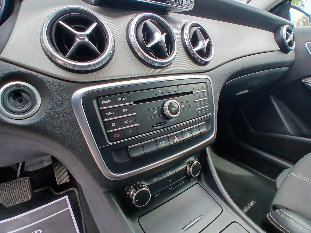 Mercedes-benz GLA 180 d Premium