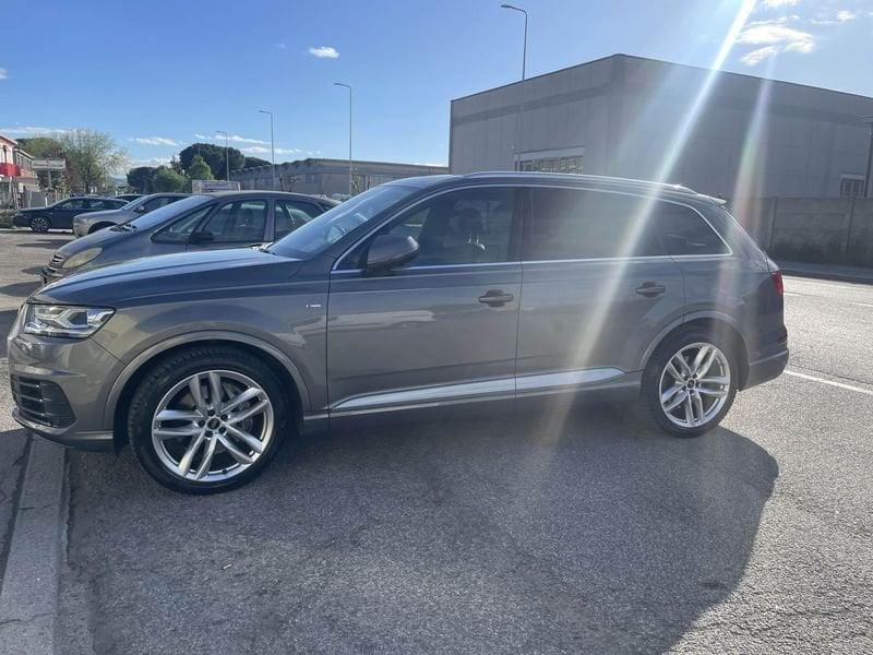 Audi Q7 3.0 TDI quattro tiptronic S- LINE