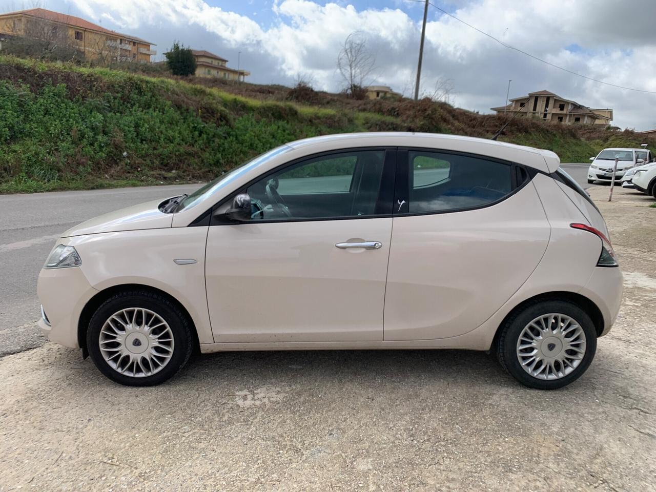 Lancia Ypsilon 1.2 69 CV 5 porte Gold