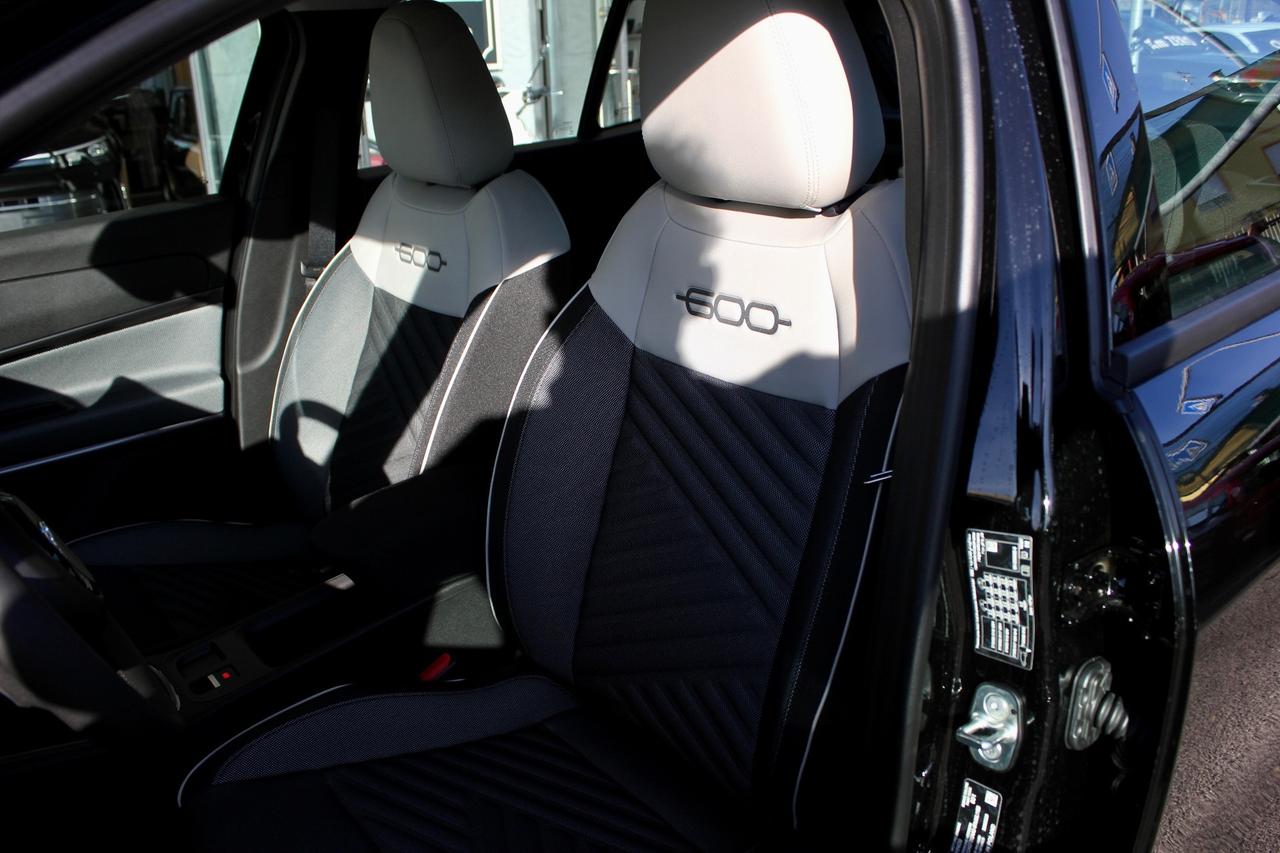 Fiat 600 1.2 HYBRID ICON 145CV PADDLE AL VOLANTE APPLE CAR PLAY
