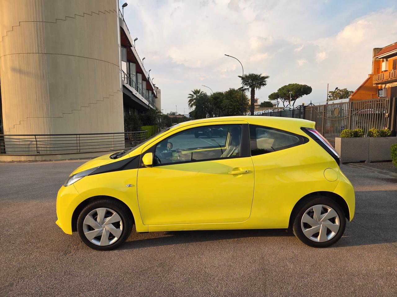 Toyota Aygo 1.0 VVT-i 69 CV 3 porte x-cool TSS