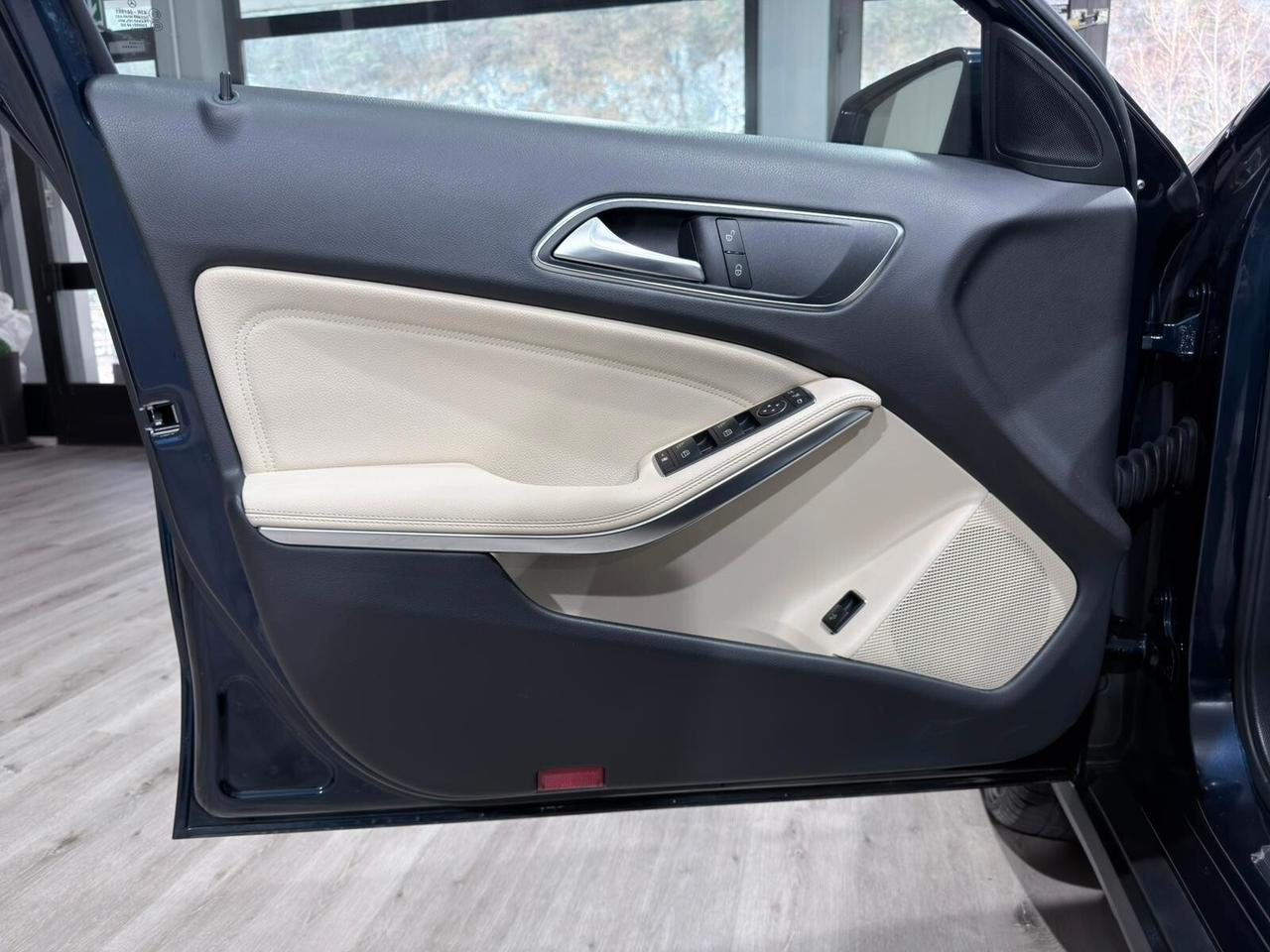 MERCEDES GLA 180d PREMIUM MANUALE 2017