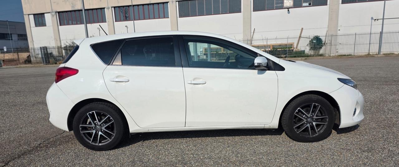 Toyota Auris 1.4 D-4D Lounge