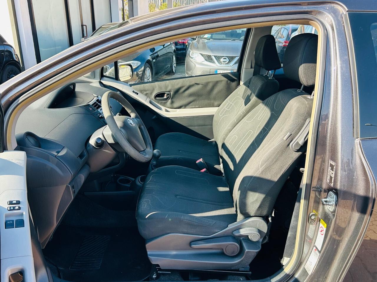 Toyota Yaris 1.0 3P Luxury pack