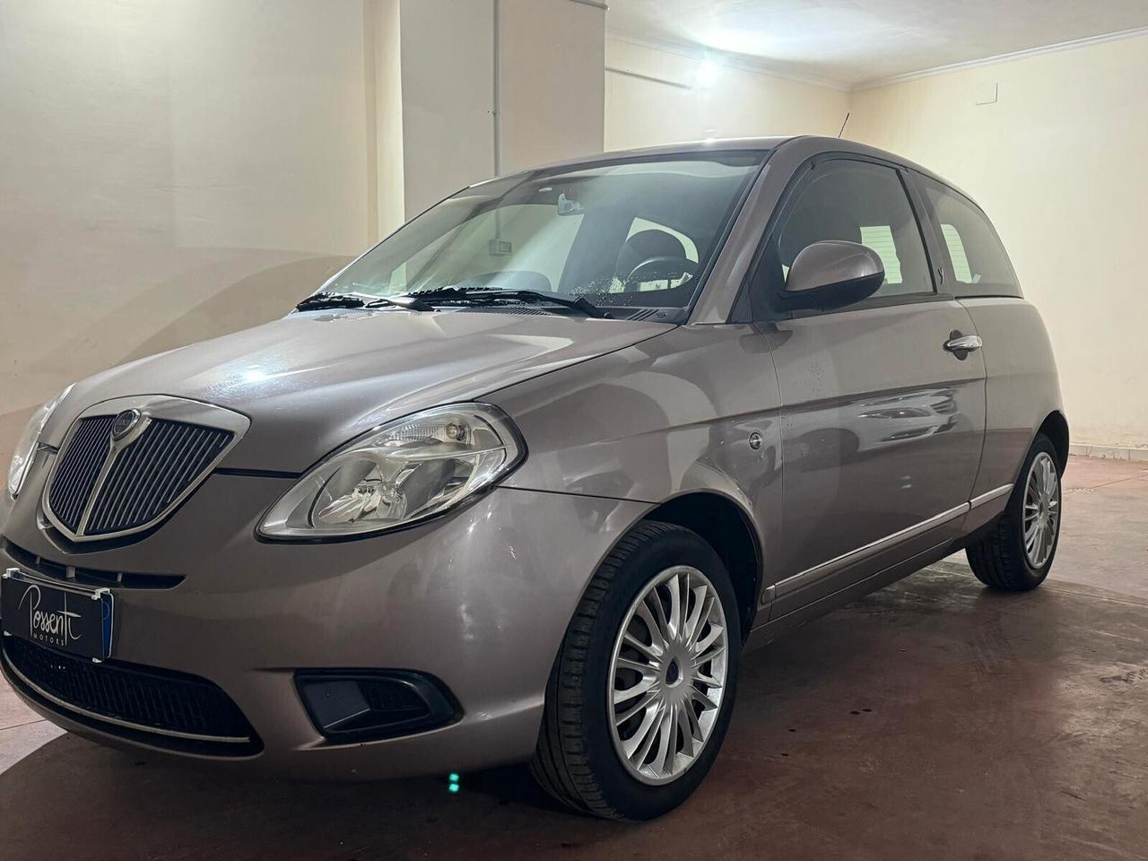 Lancia Ypsilon 1.2 69 CV Unyca NEOPATENTATI