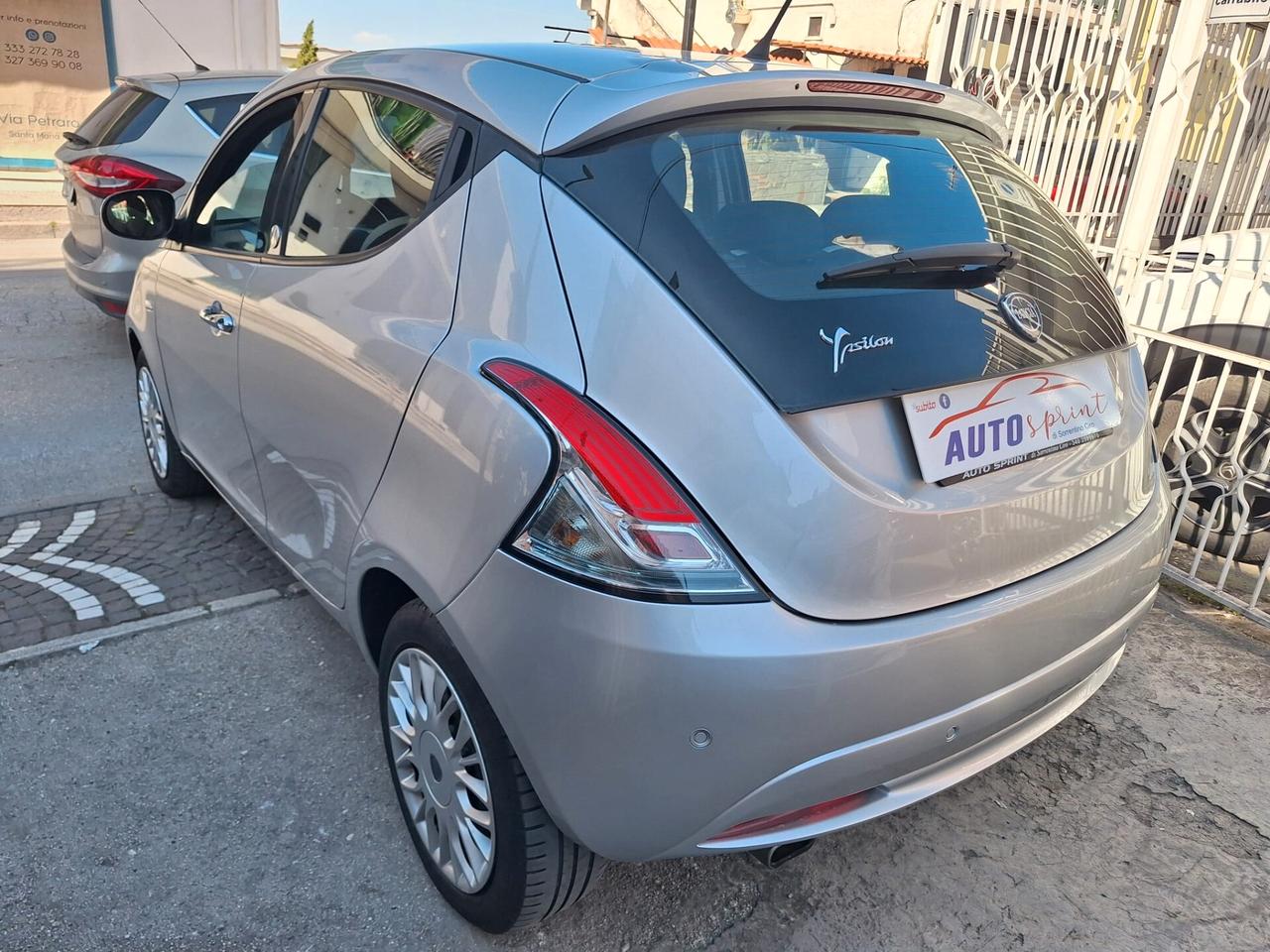 Lancia Ypsilon 1.2 69 CV 5 porte GPL Ecochic Silver