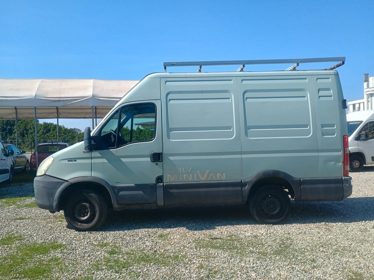 IVECO DAILY FURGONATO MINIVAN