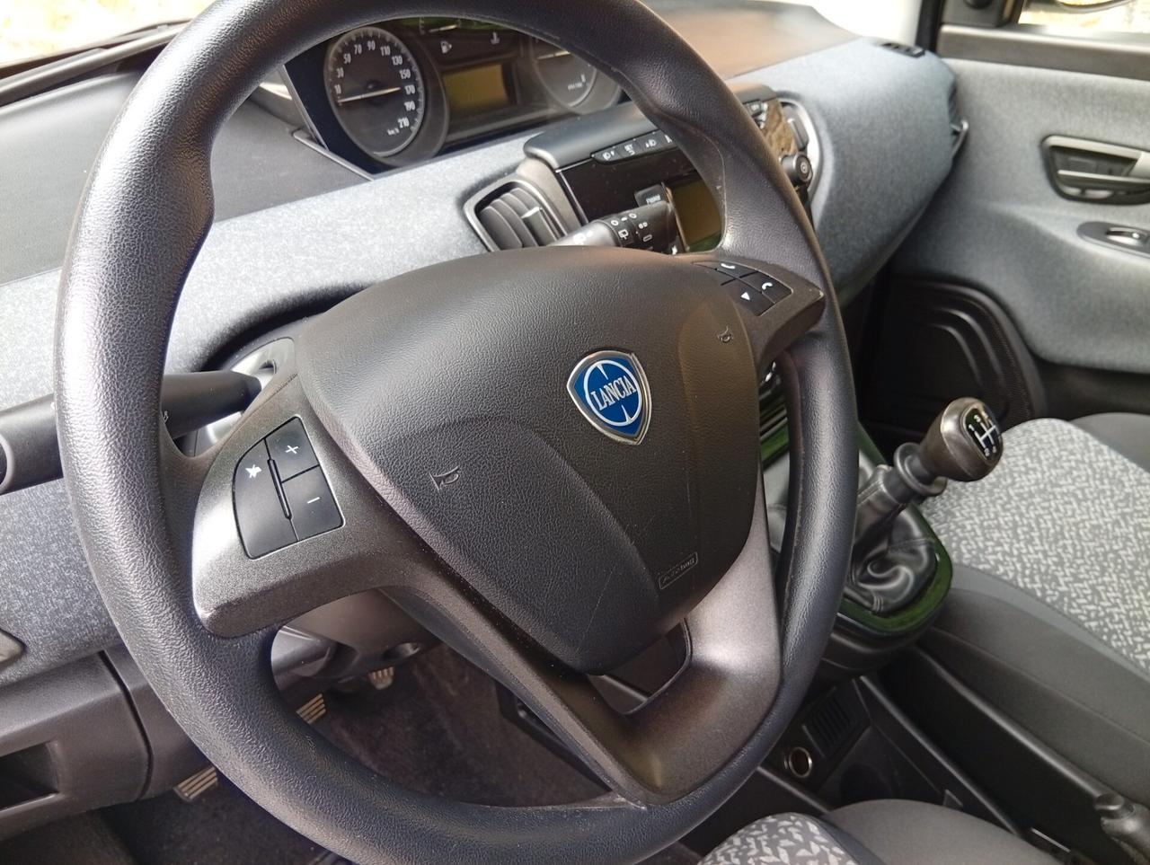 Lancia Ypsilon 1.2 69 CV 5 porte GPL Ecochic Black and Noir