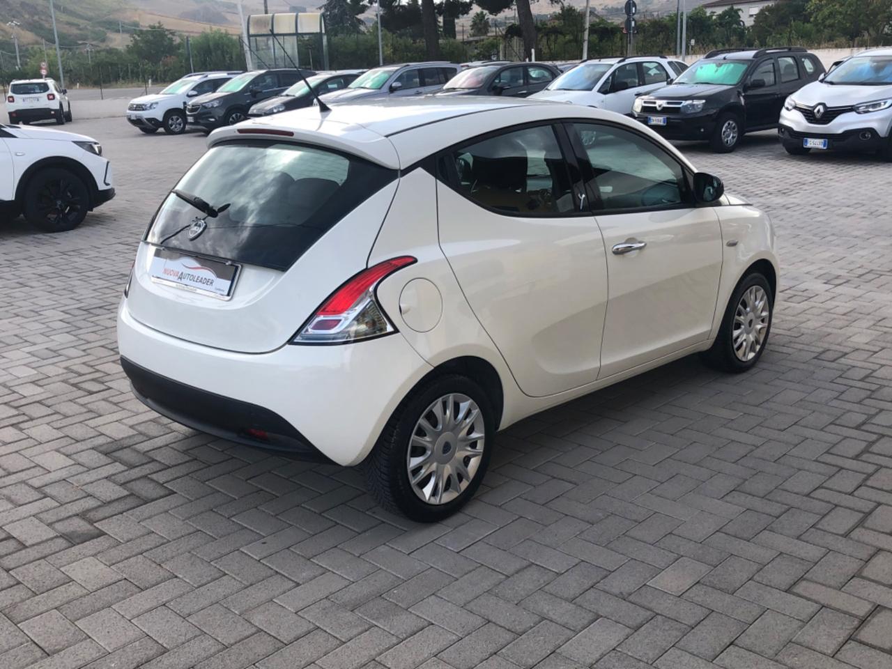 Lancia Ypsilon 1.2 69 CV Unyca 2011