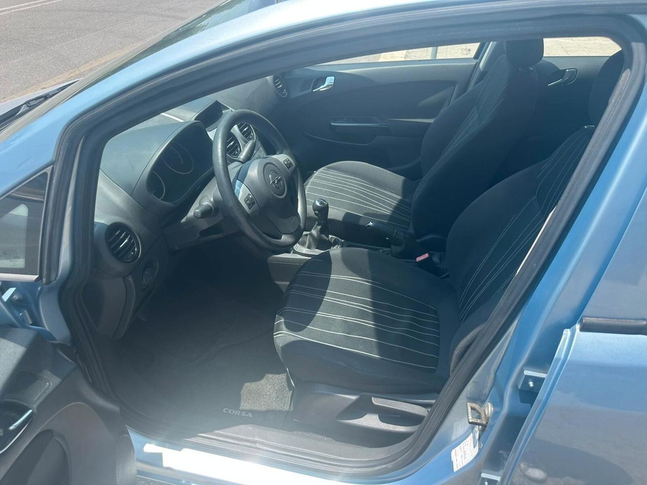 Opel Corsa 1.2 5 porte Cosmo