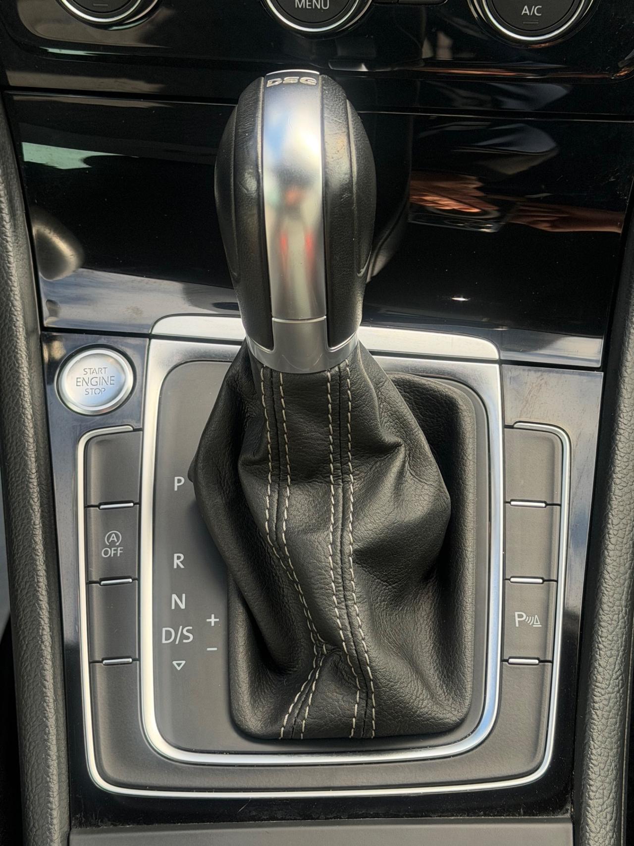 Volkswagen Golf 2.0 TDI DSG 5p. Highline BlueMotion Technology R -Line