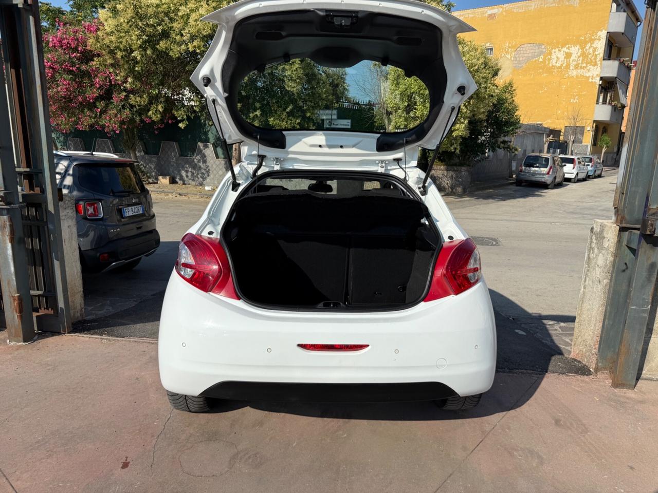 Peugeot 208 1.6 e-HDi 115 CV Stop&Start 5 porte Allure