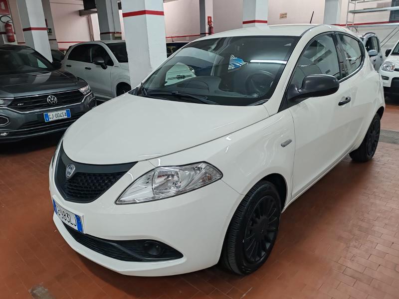 Lancia Ypsilon 1.0 hybrid Silver 70 cv 5 posti