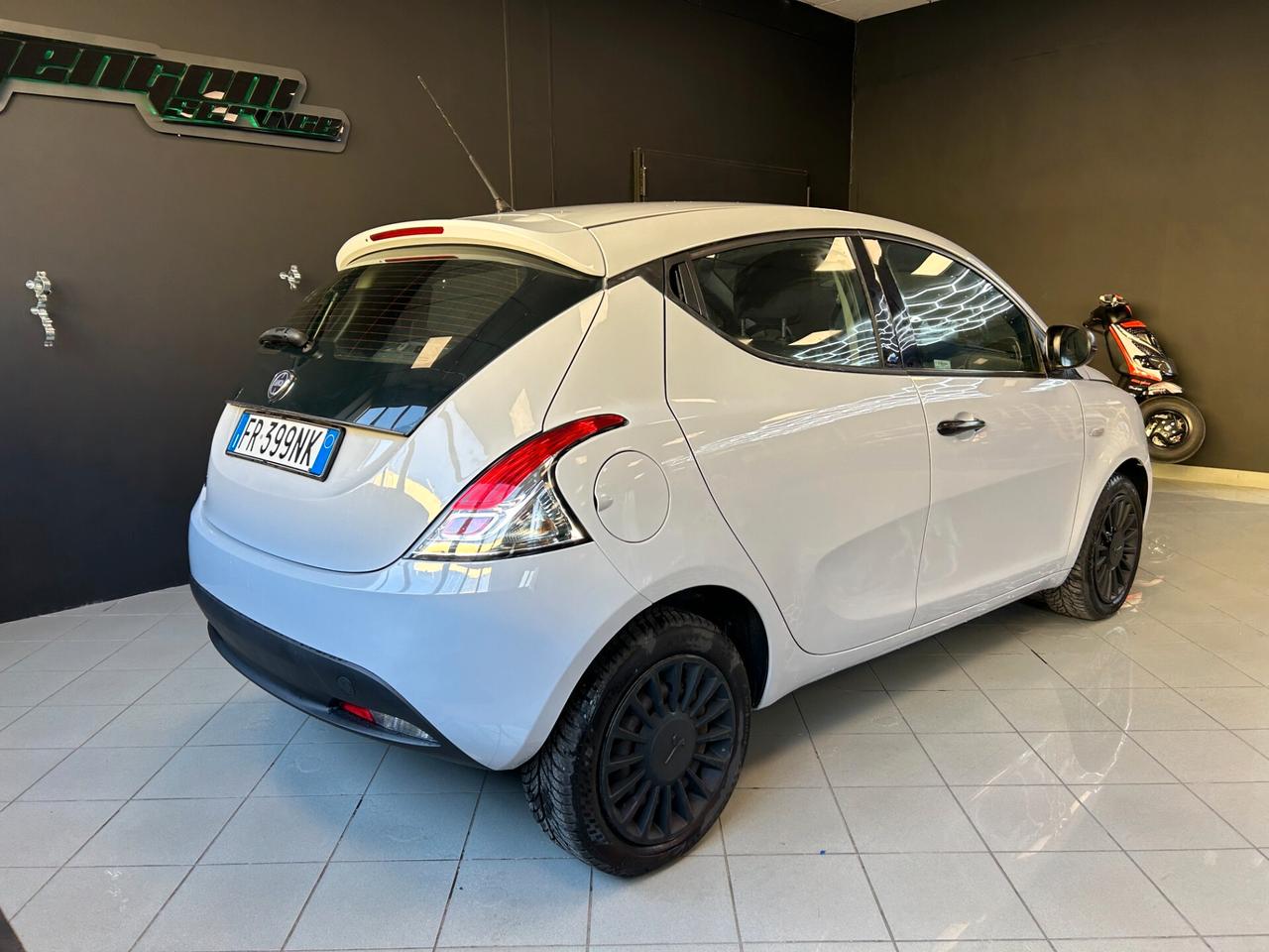 Lancia Ypsilon 1.2 69 CV 5 porte GPL Ecochic Gold