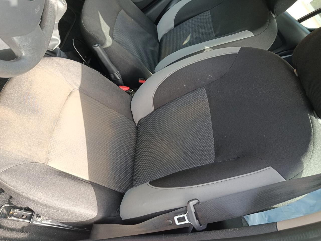 Dacia Sandero 1.2 75CV