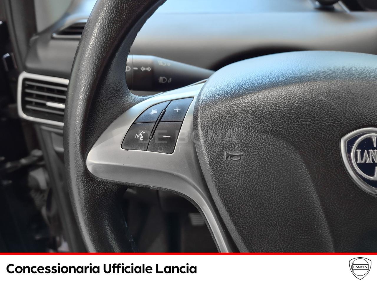 Lancia Ypsilon 1.2 silver 69cv