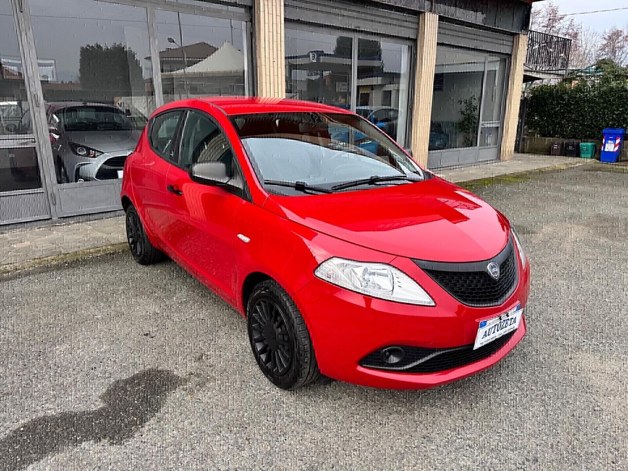 Lancia Ypsilon 1.0 Hybrid Silver
