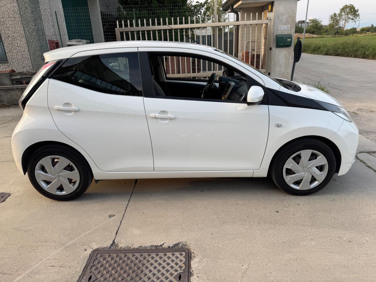 Toyota Aygo 1.0 VVT-i 69 CV 5 porte x-pure