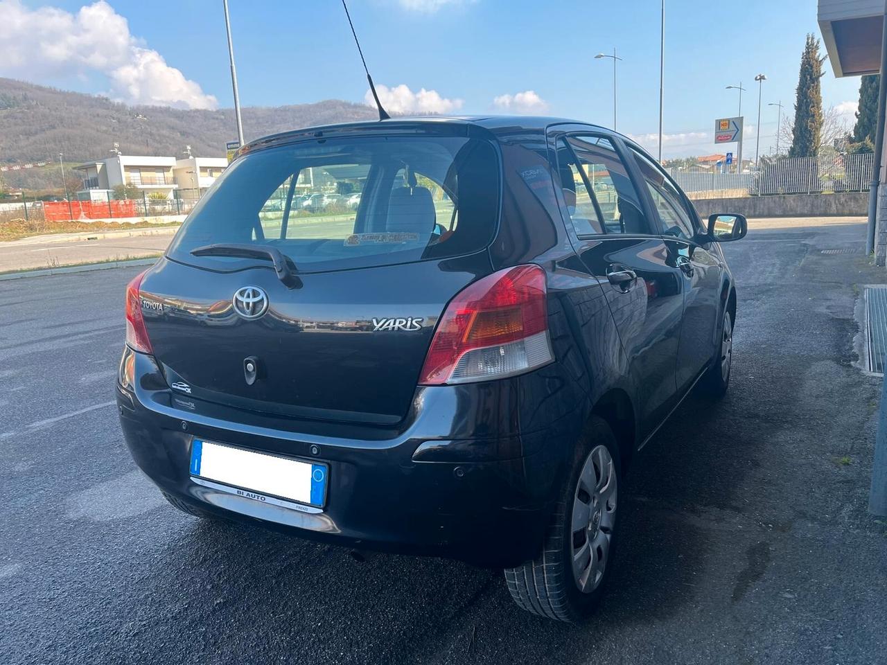 Toyota Yaris Yaris 5p 1.3 dual Sol-NEOPATENTATO OK