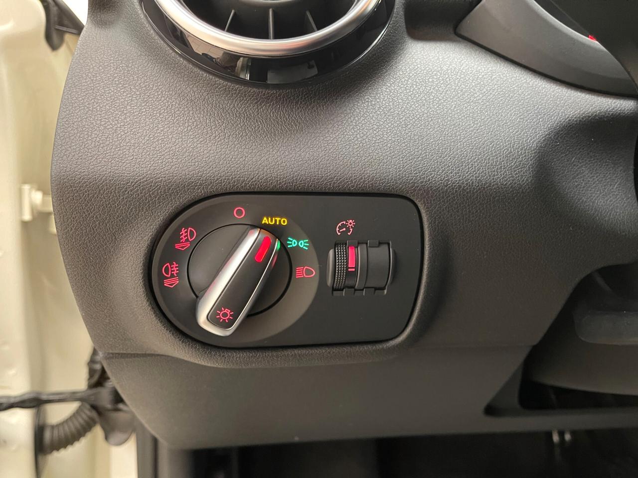 Audi A1 Sportback spb Ambition 1.6TDI s-tronic-LEGGI SOTTO