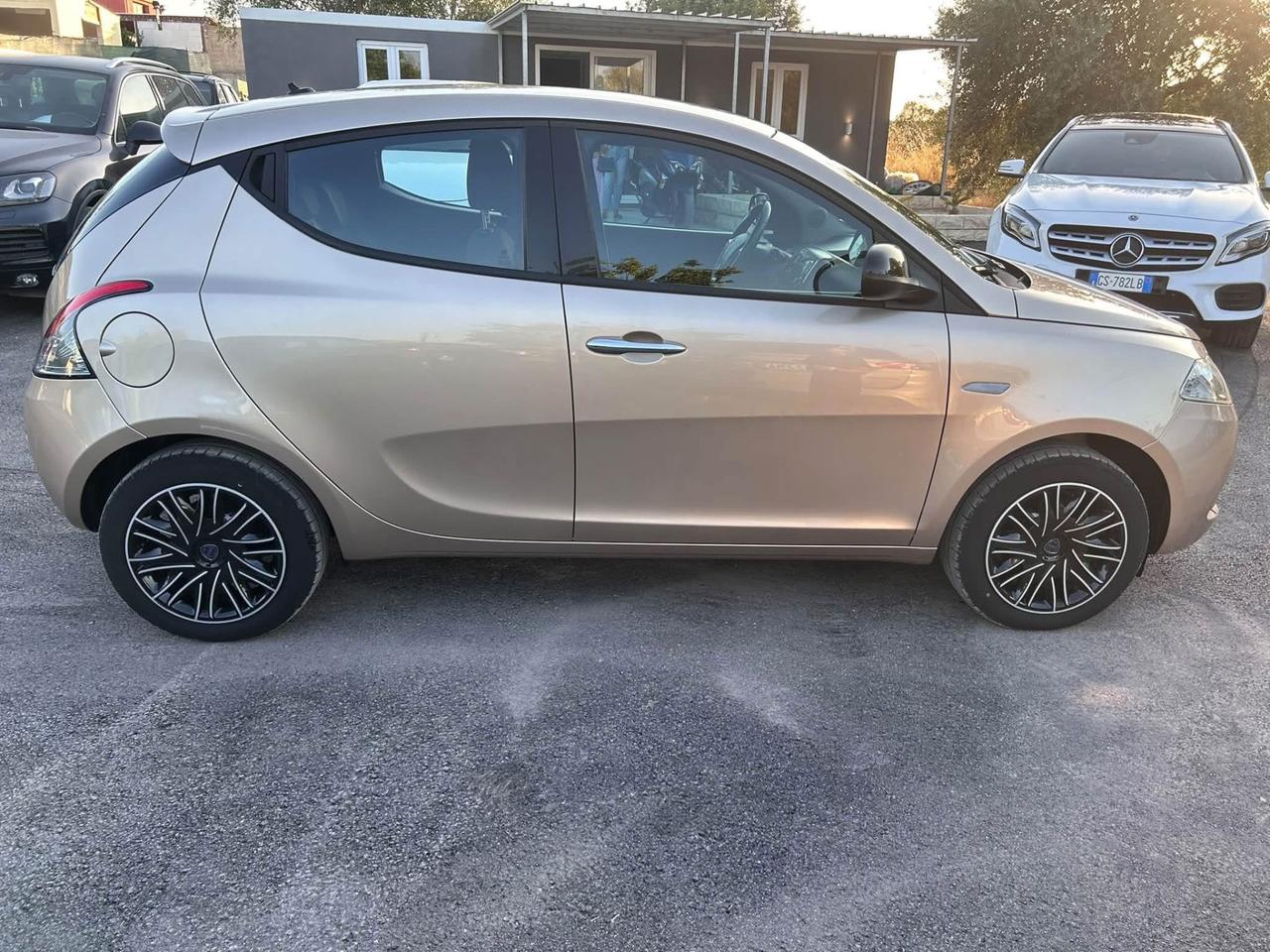 Lancia Ypsilon 1.2 69 CV 5 porte S&S Gold