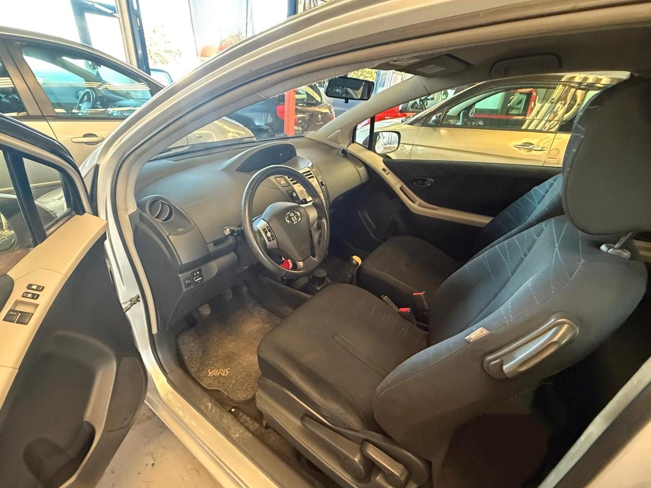 Toyota Yaris 1.0 3 porte Sol