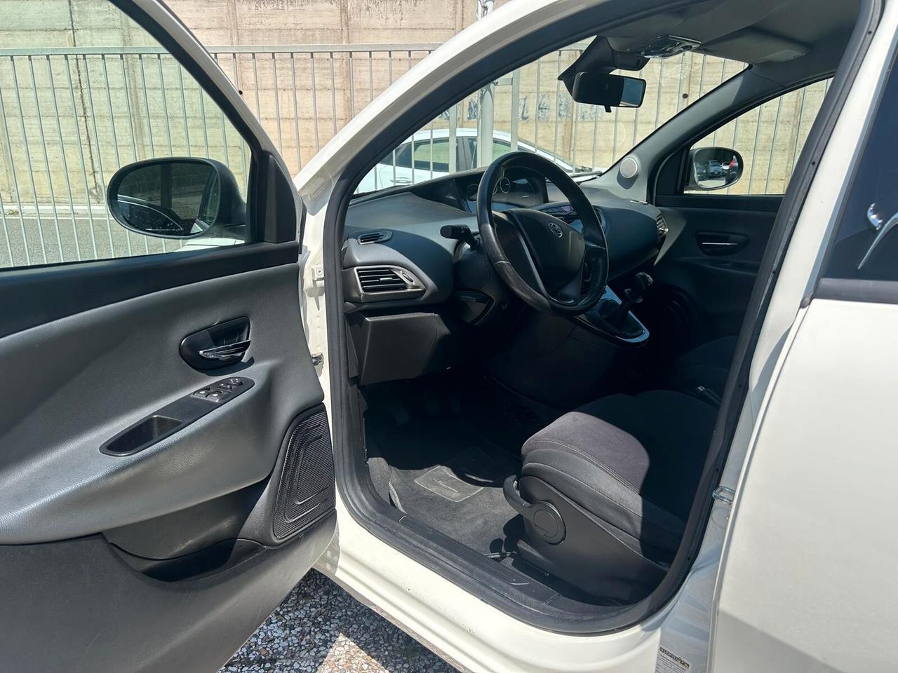 Lancia Ypsilon 1.2 69 CV 5 porte S&S Gold