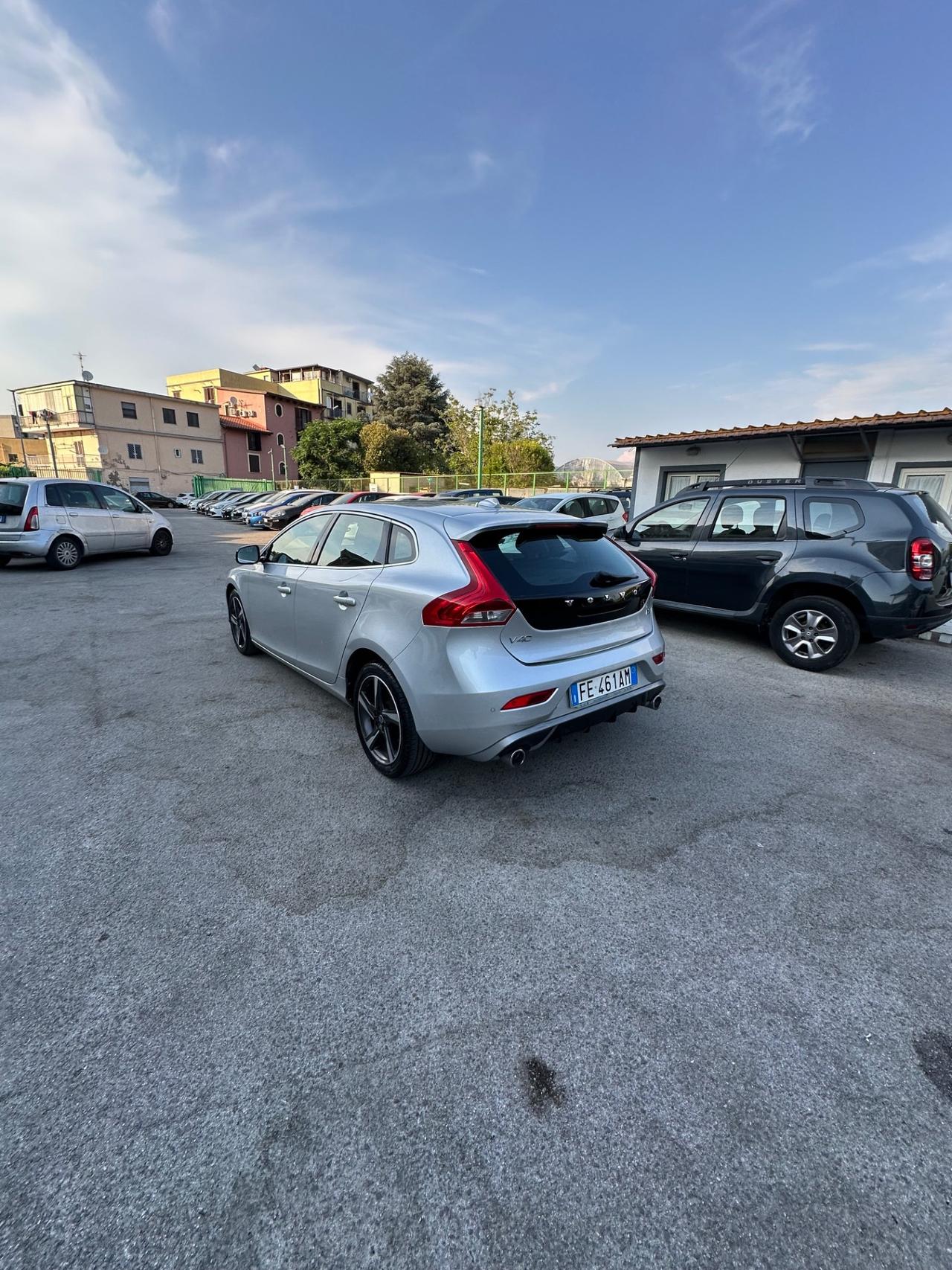 Volvo V40 D4 R-design Momentum
