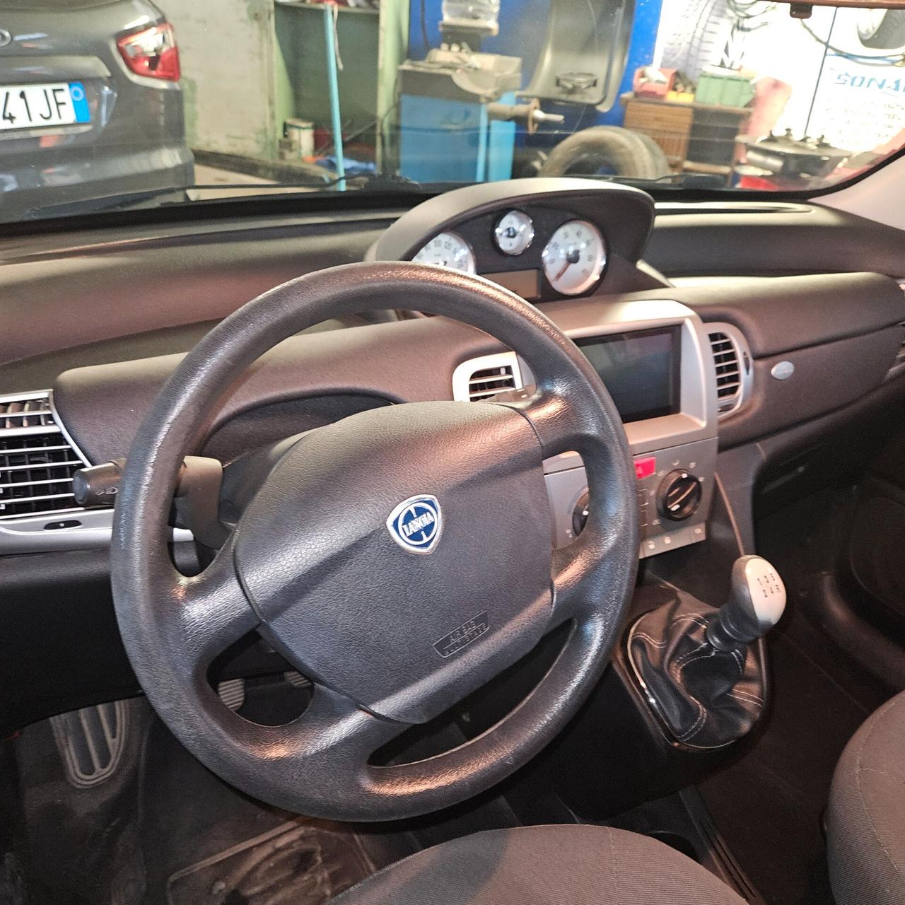 Lancia Ypsilon 1.2 Argento