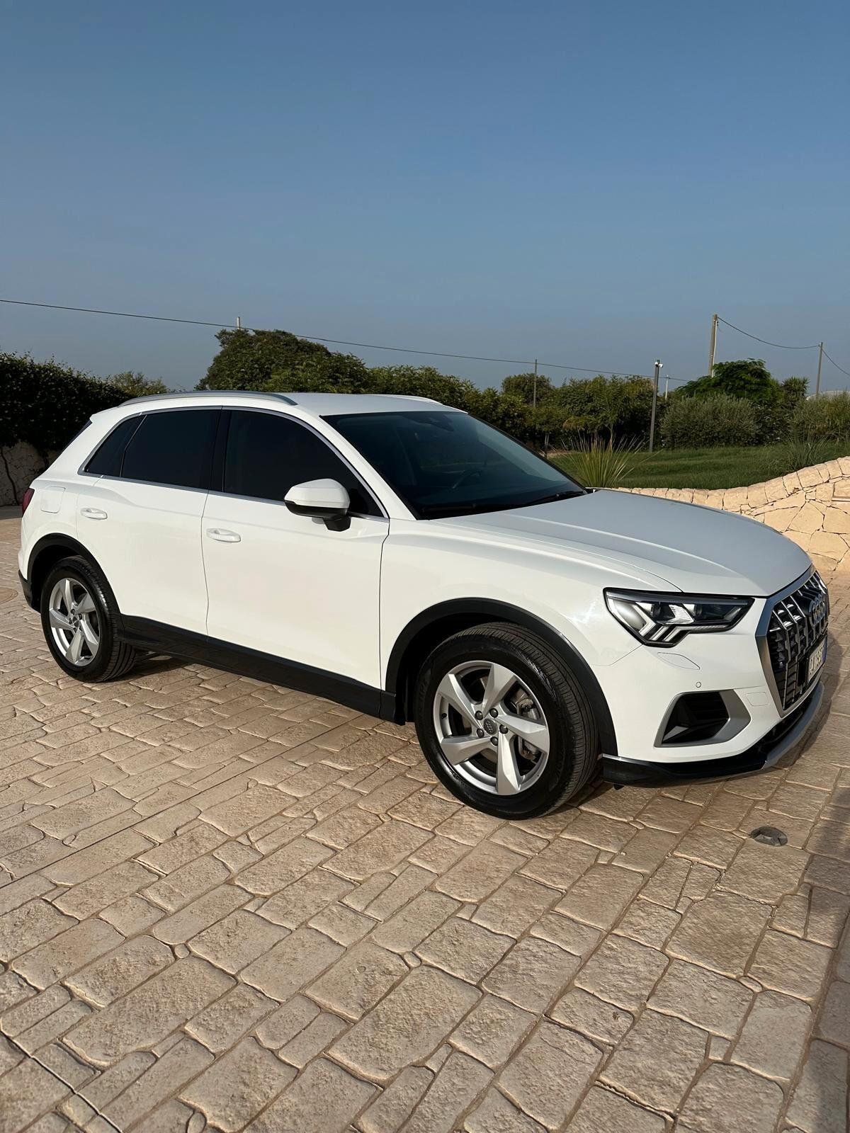 Audi Q3 40 TDI quattro S tronic Business Advanced