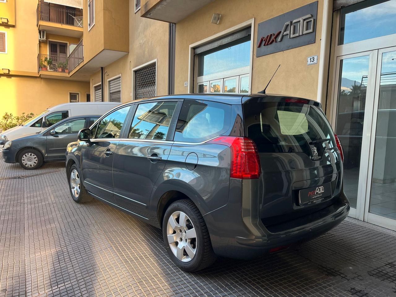 Peugeot 5008 1.6 HDi 115CV Business 7 Posti