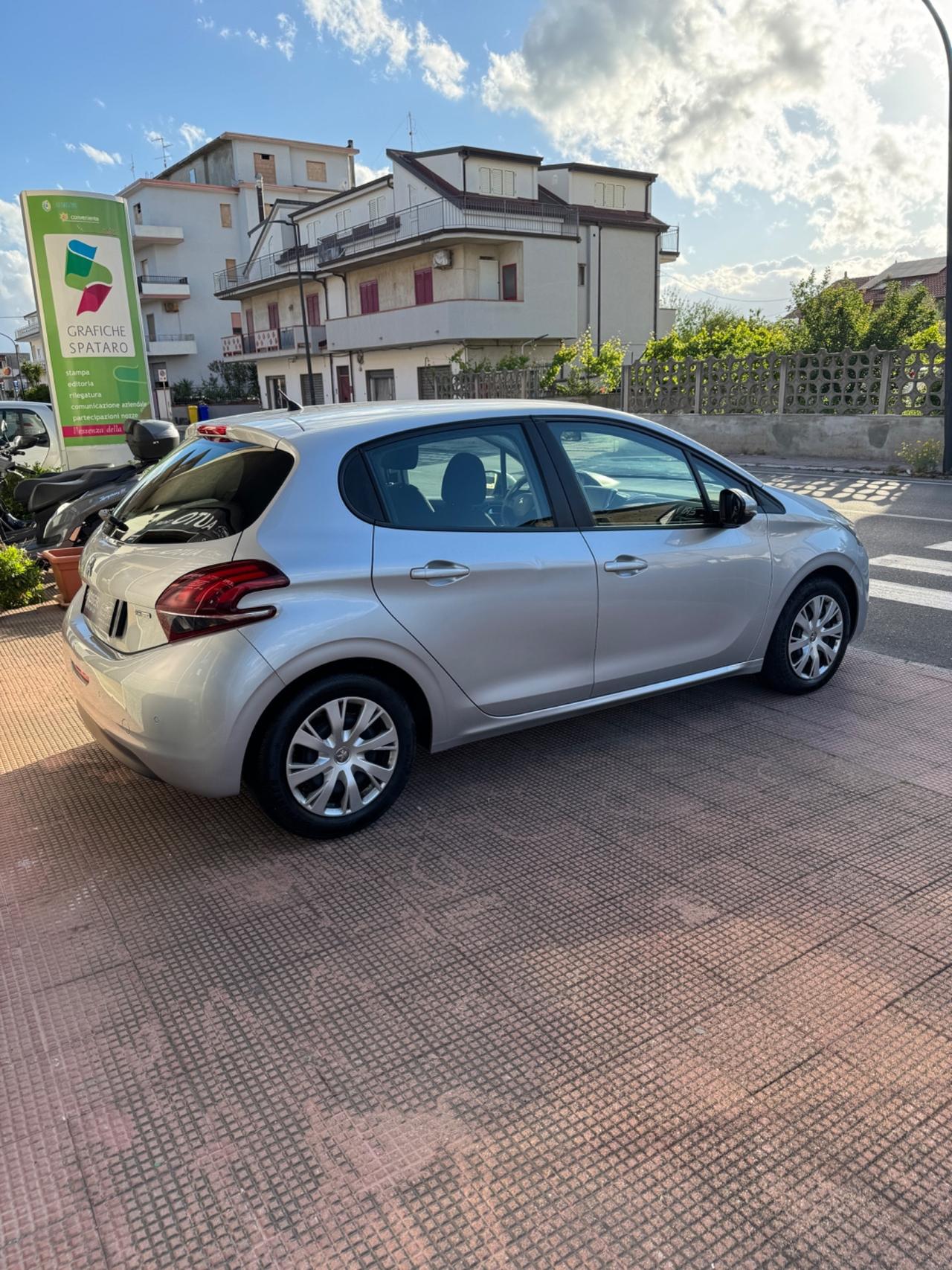 Peugeot 208 PureTech 82 5 porte Allure