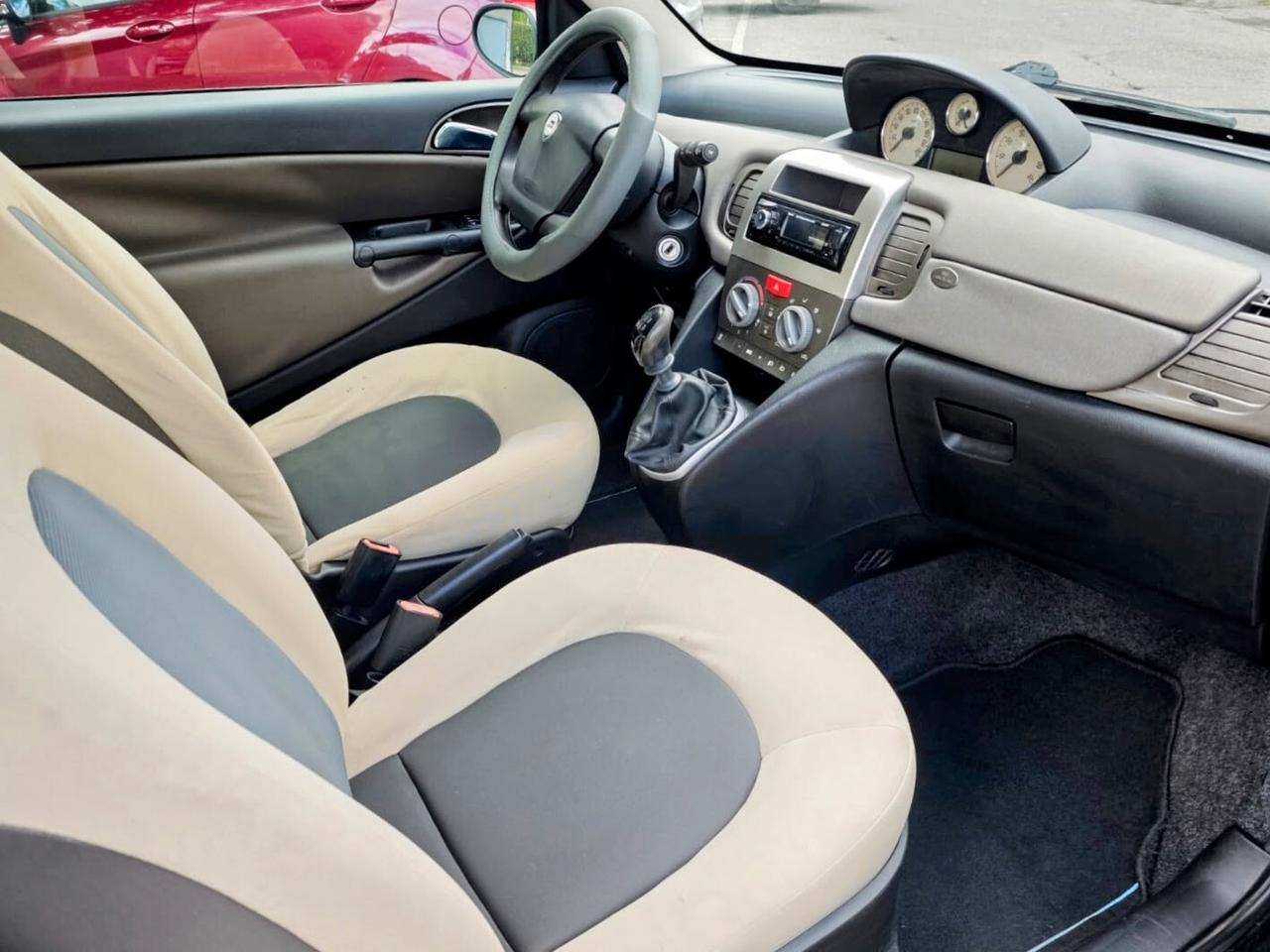 Lancia Ypsilon 1.2 16V Platino
