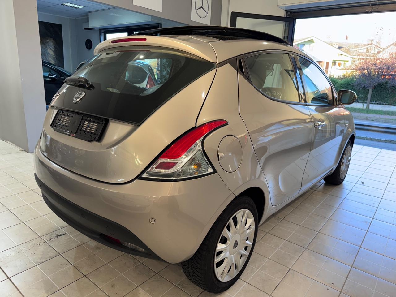 Lancia Ypsilon 0.9 TwinAir 85 CV 5 porte S&S DFN Platinum