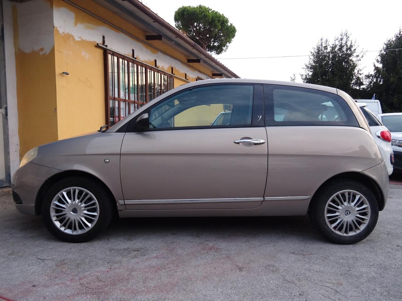Lancia Ypsilon 1.3 MJT 75 CV Argento