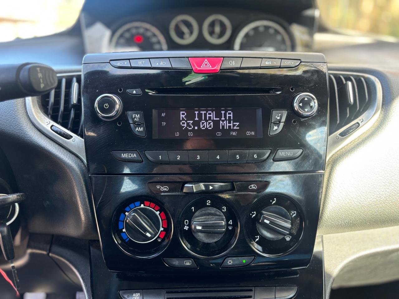 Lancia Ypsilon 1.2 69 CV Unyca NEOPATENTATI