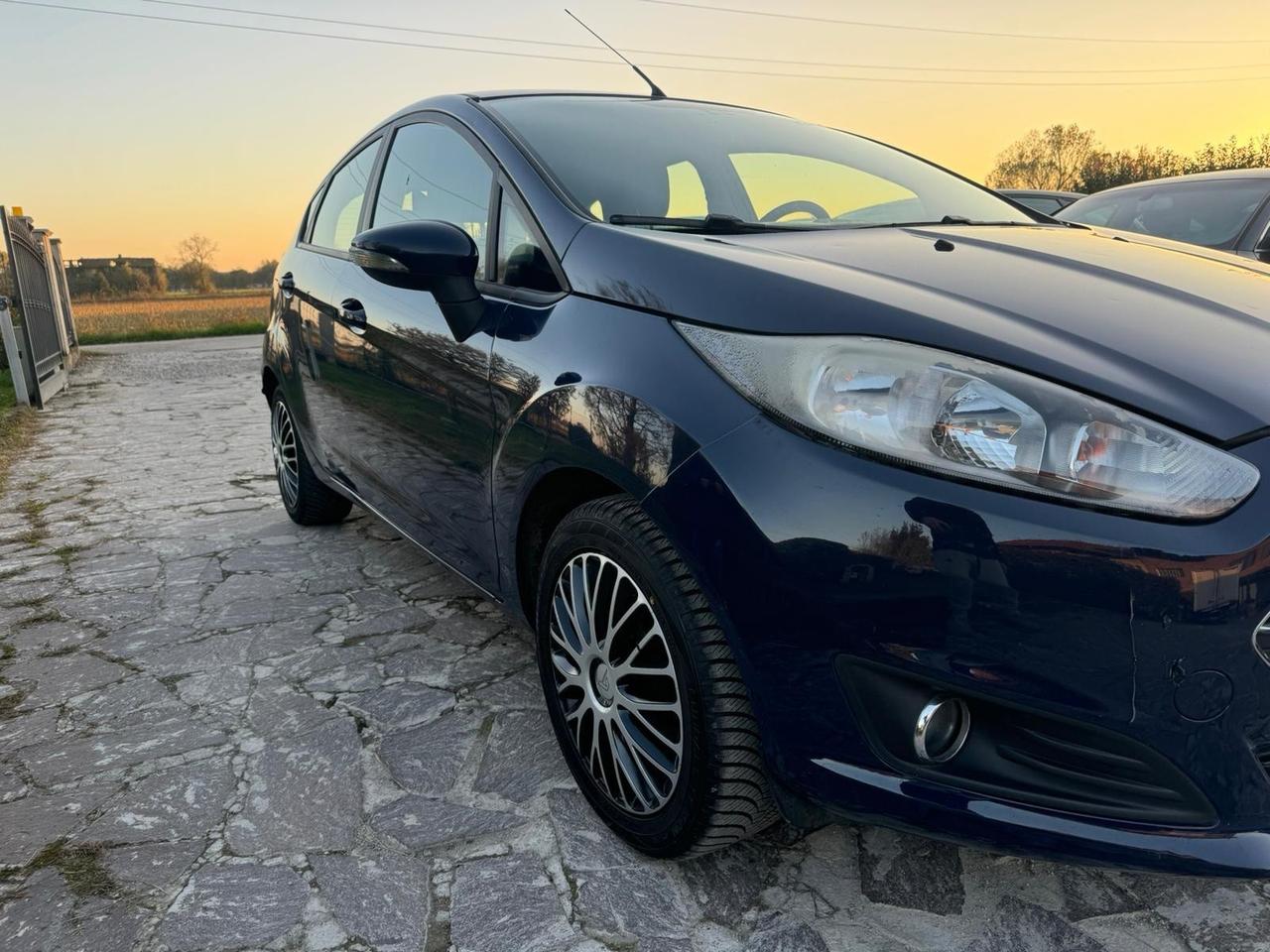 Ford Fiesta 1.5 TDCi 75CV 5 porte Black e White Edition neopatentati