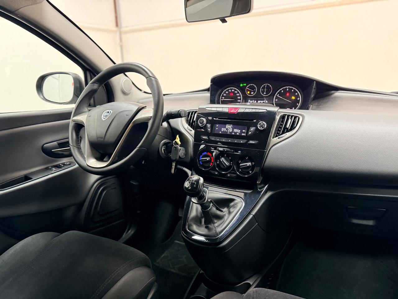 Lancia Ypsilon 1.2 69 CV 5 porte Silver 05/2014 Neopatentati