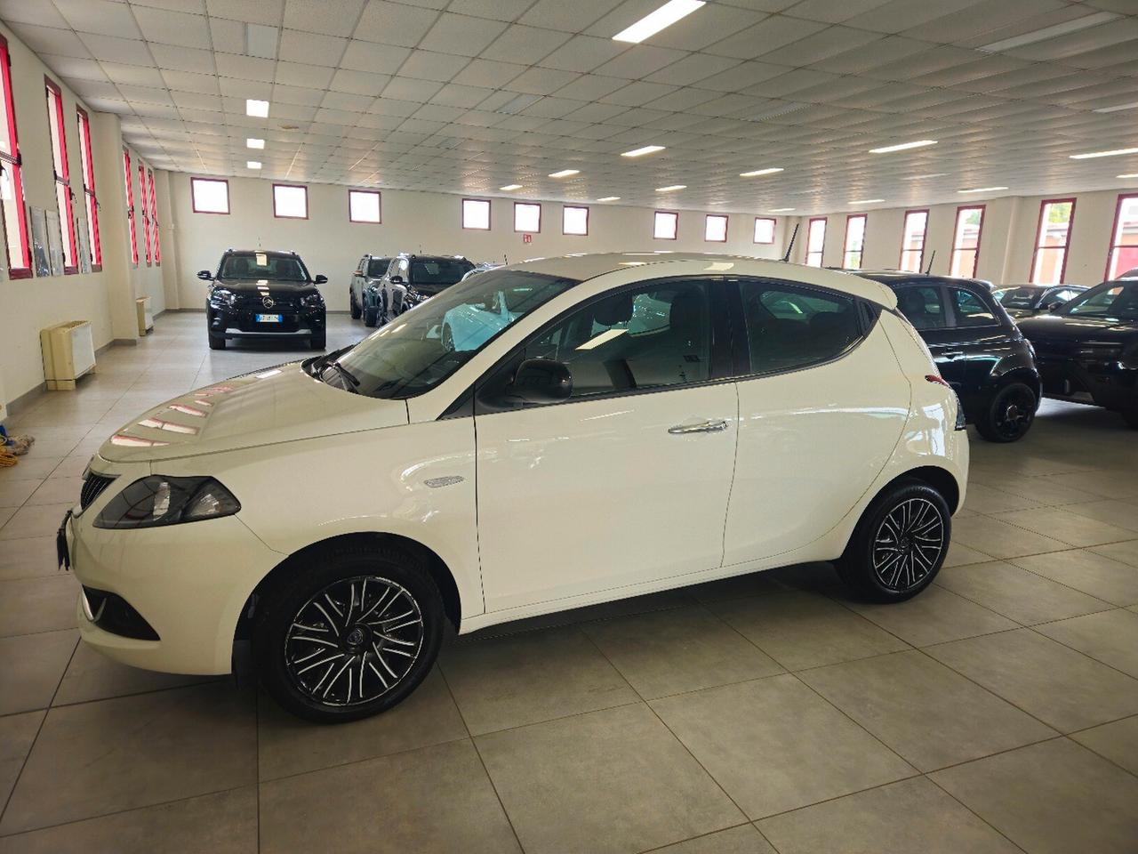 Lancia Ypsilon 1.0 FireFly 5 porte S&S Hybrid Gold