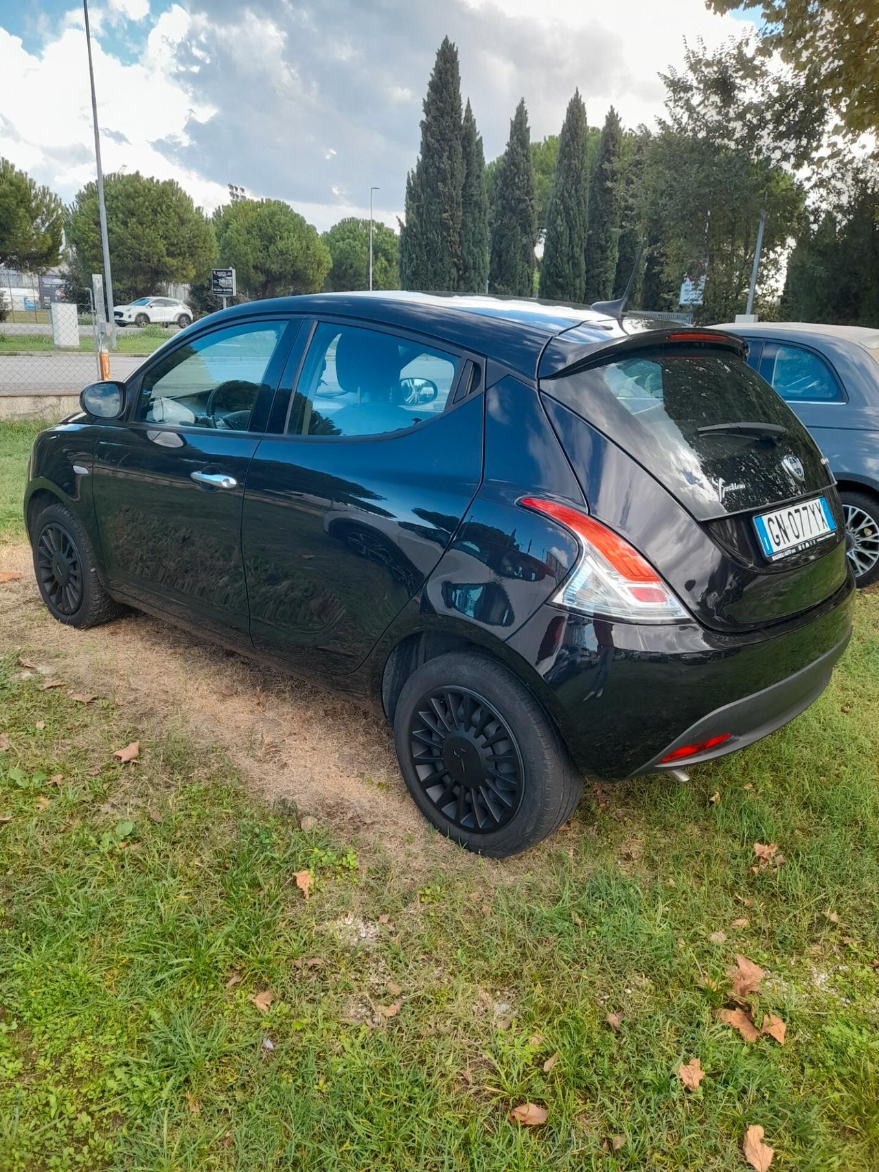 Lancia Ypsilon 1.0 Hybrid