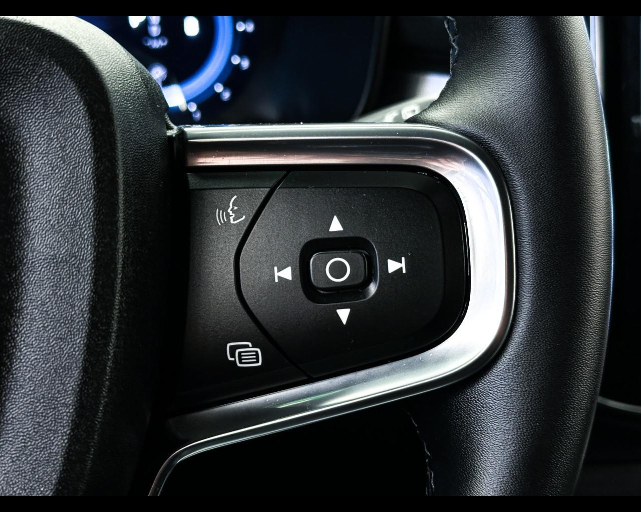 VOLVO XC40 (2017-->) - XC40 B3 automatico Core