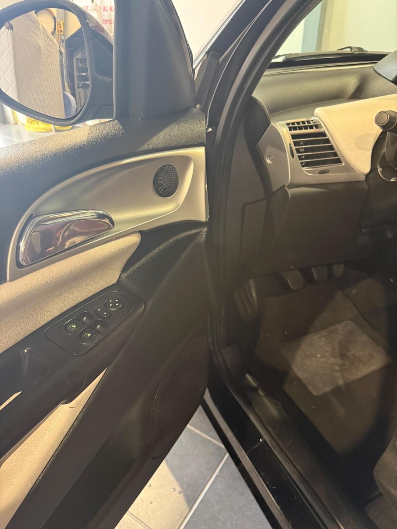 Lancia Ypsilon 1.3 MJT -NEOPATENTATI
