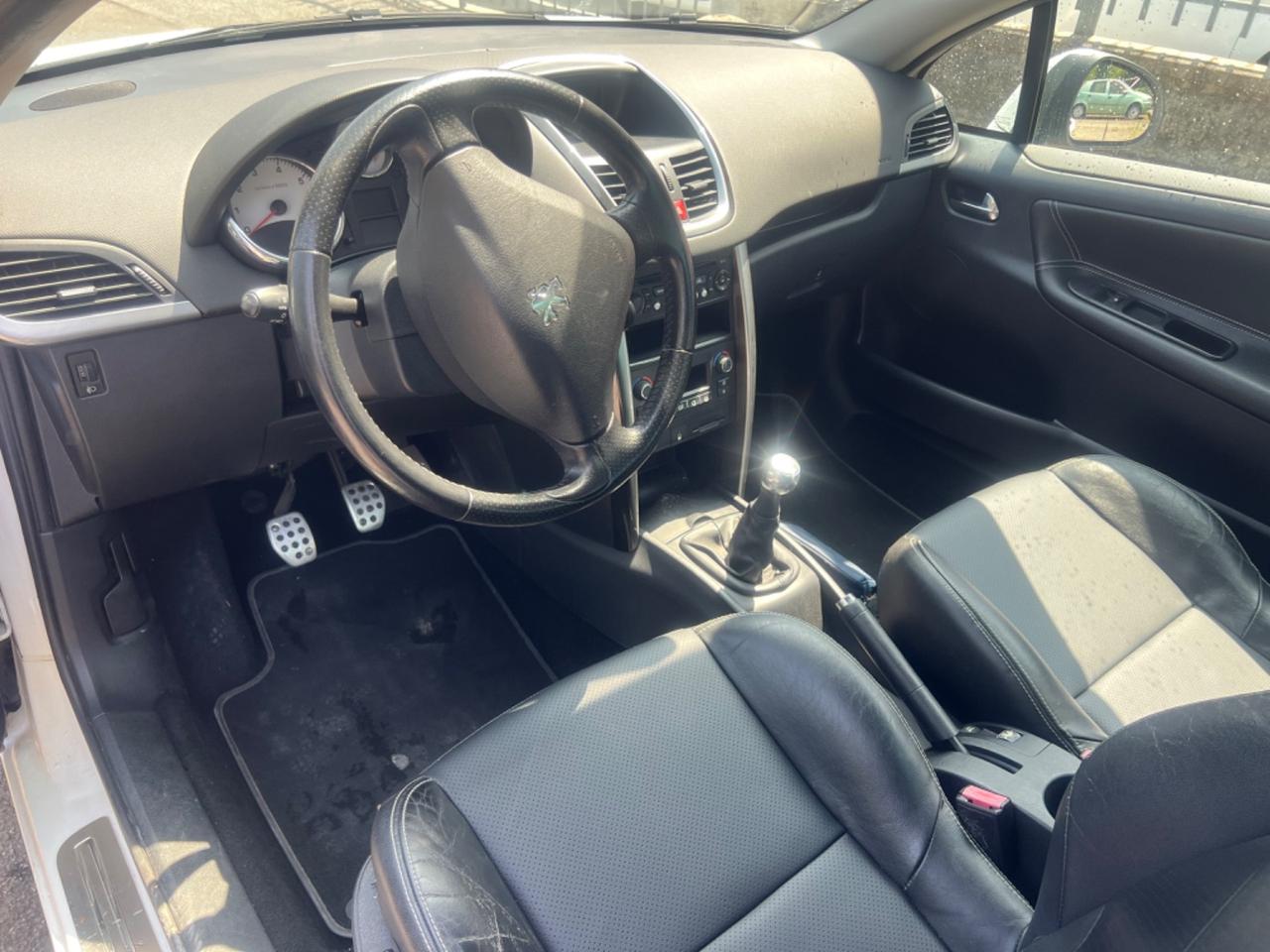 Peugeot 207 1.6 VTi 120CV CC Féline