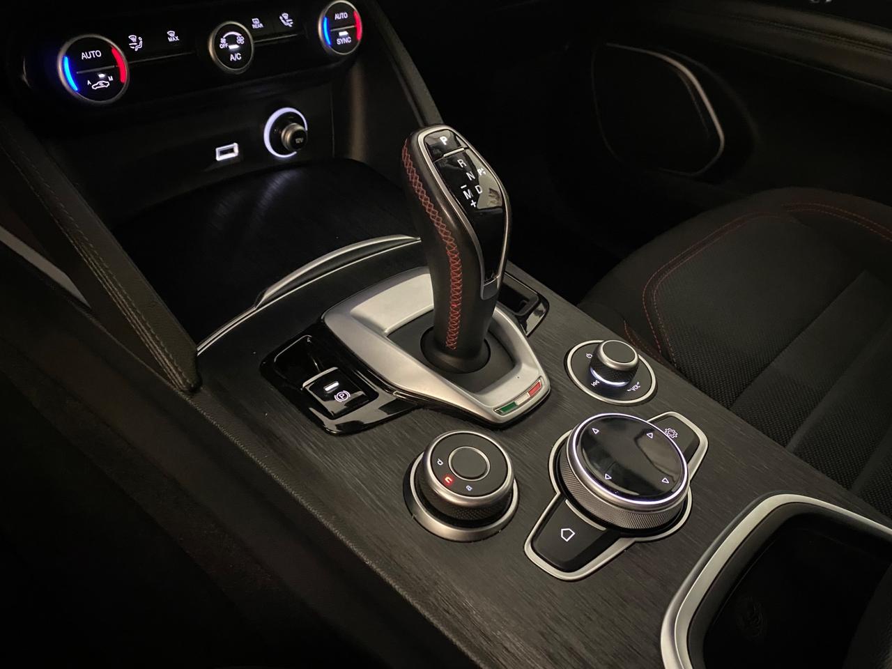 Alfa Romeo Stelvio 2.2 t Aziendale- Palette F1 al volante