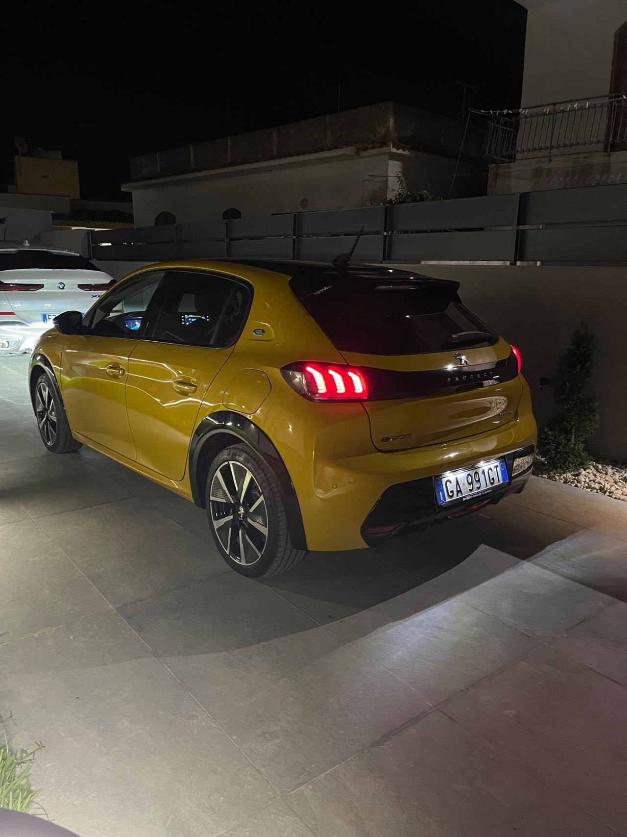 Peugeot 208 motore elettrico 136 CV 5 porte GT Line