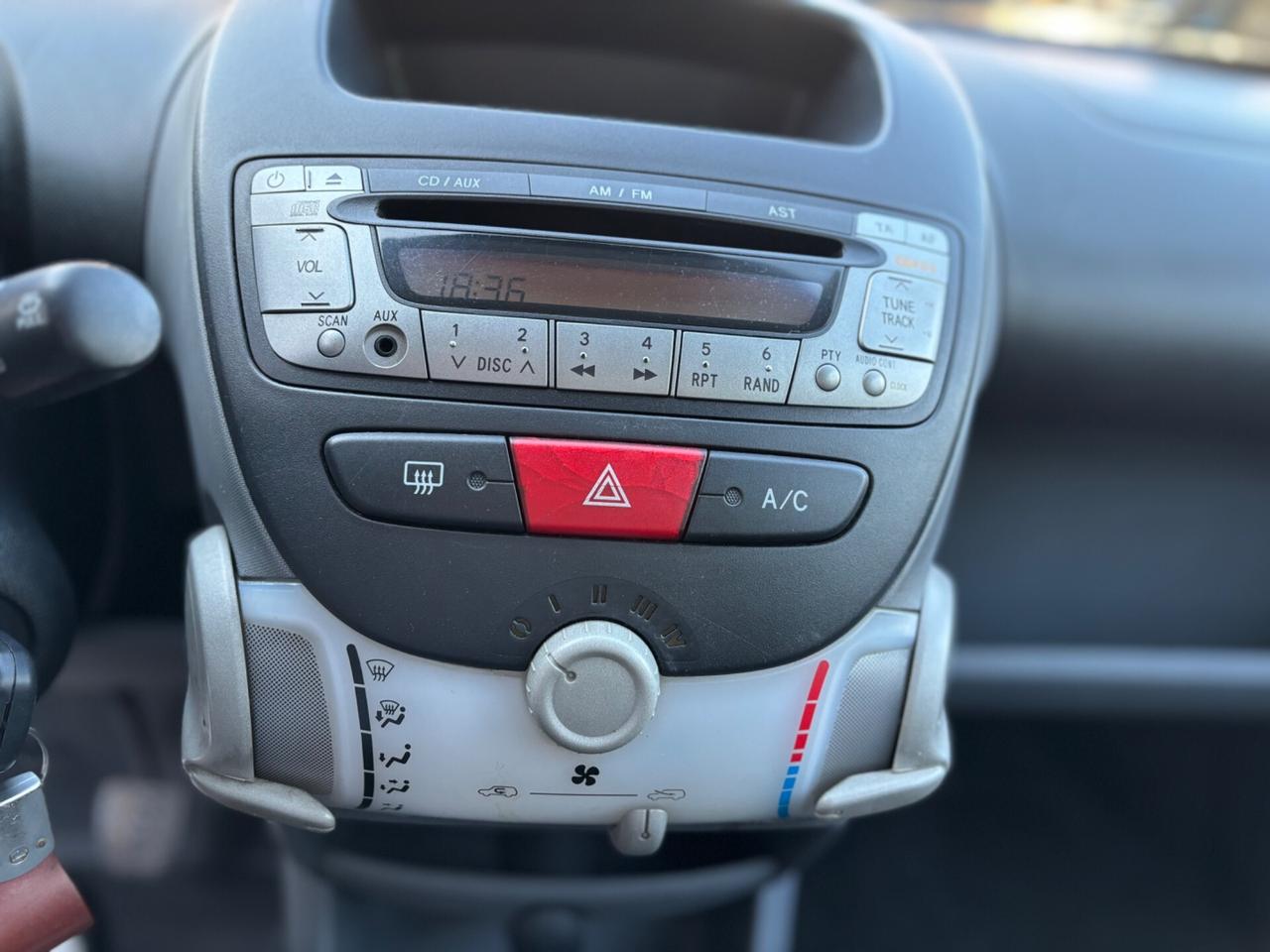 TOYOTA AYGO 1.0 BENZINA AUTOMATICA GARANZIA 12 MESI