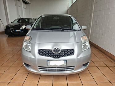 Toyota Yaris 5p 1.0 Sol, navi, telecamera, bluetooth.