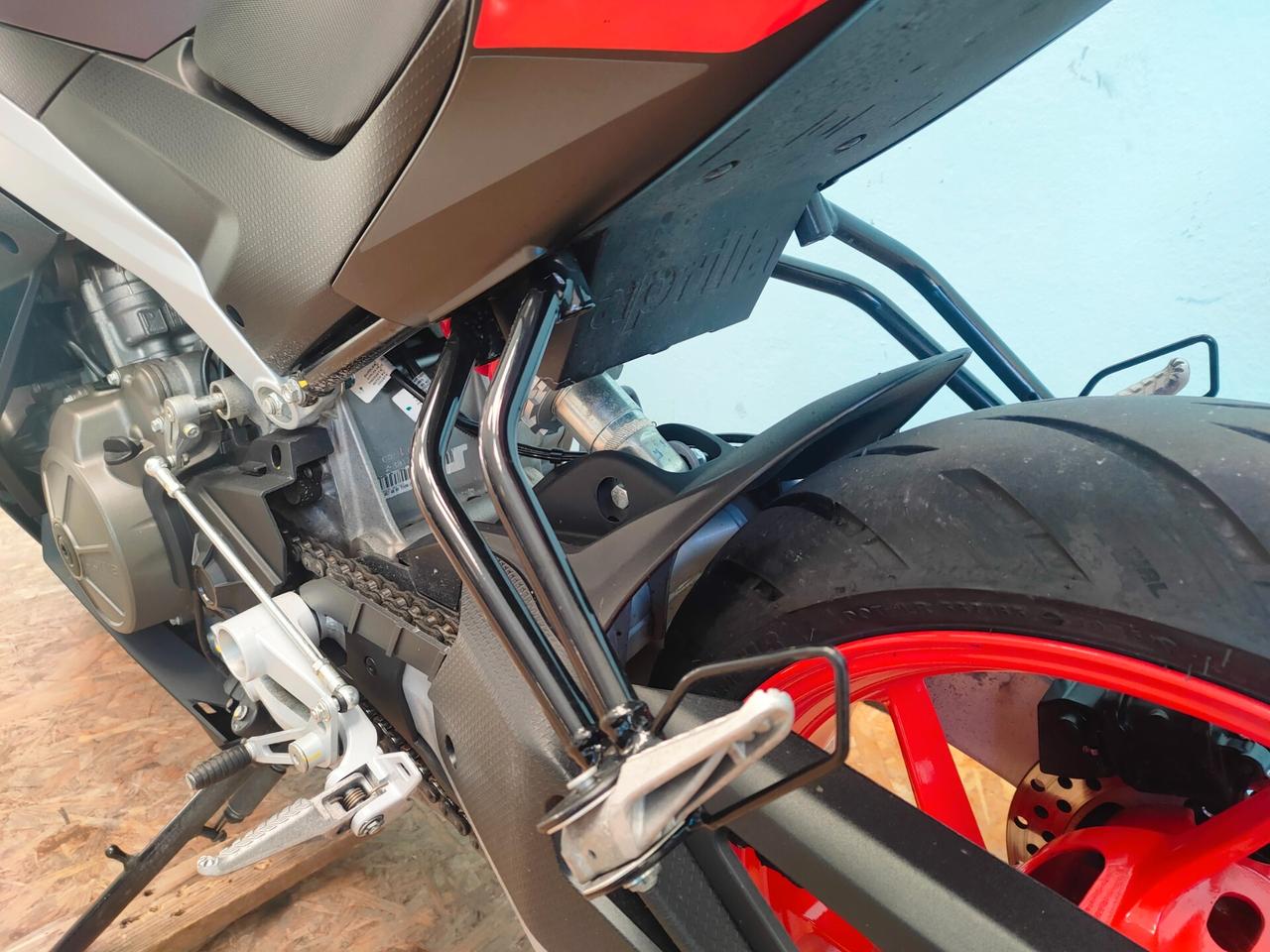 Aprilia RS 457 soli 2409 km.