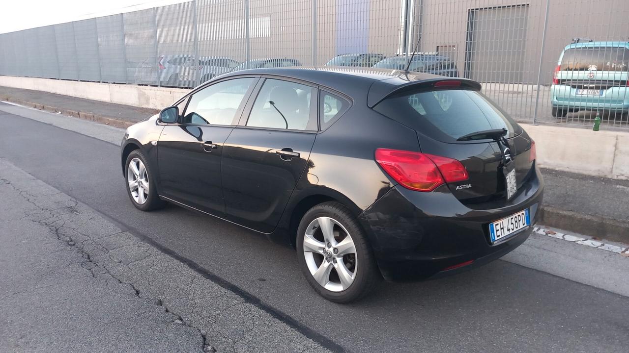 Opel Astra 1.4 100CV 5 porte Cosmo